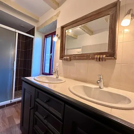 Maison D'antan - Piscinejardinclim - Bourg De