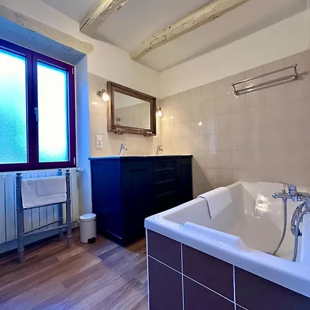 Вилла Maison D'antan - Piscinejardinclim - Bourg De *